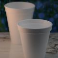 Сравнение стакана из вспененного полистирола с бумажным стаканом по влиянию на окружающую среду